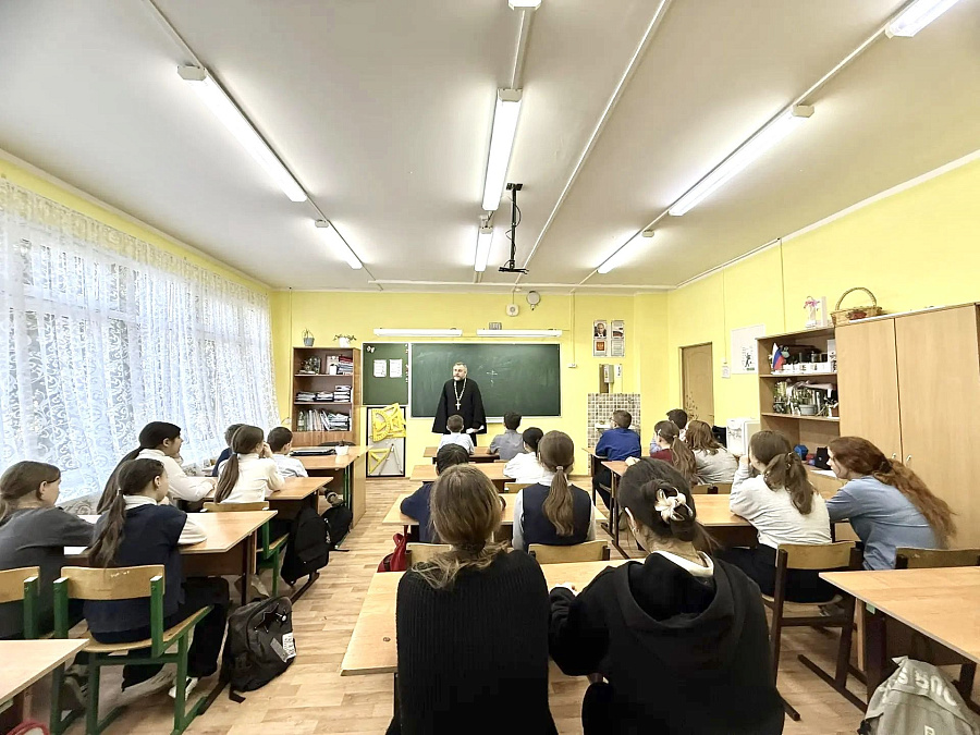 Просветительские встречи в рамках проекта «Задай вопрос священнику» в образовательных учреждениях городского округа Воскресенск