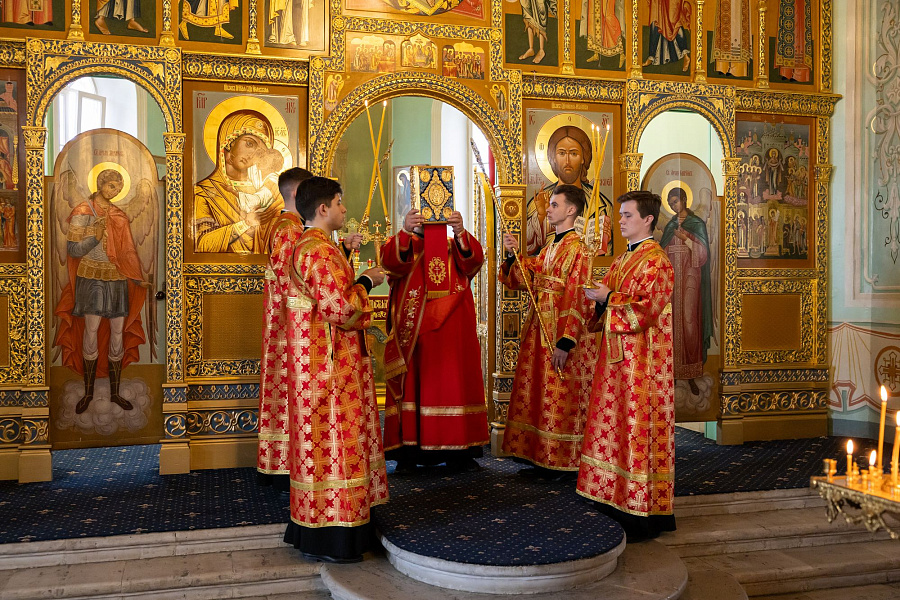 Всенощное бдение в Тихвинском храме Успенского кафедрального собора города Коломны