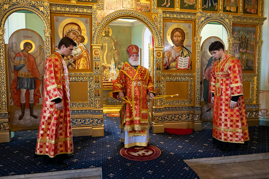 Всенощное бдение в Тихвинском храме Успенского кафедрального собора города Коломны