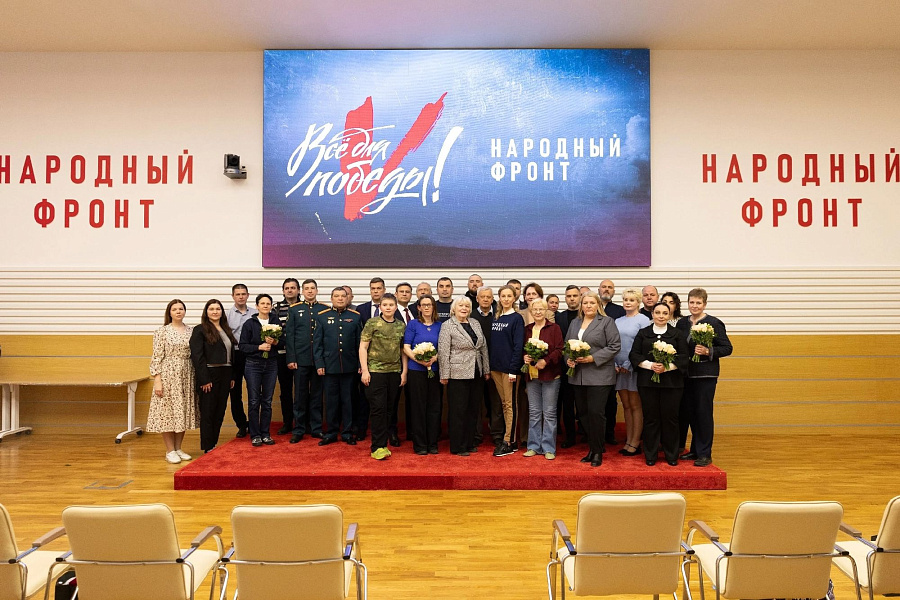 Руководитель волонтерской группы «Готовим и шьём для СВОих» на встрече Общероссийского народного фронта