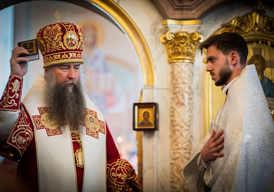 Архипастырский визит в Химки в Неделю о расслабленном