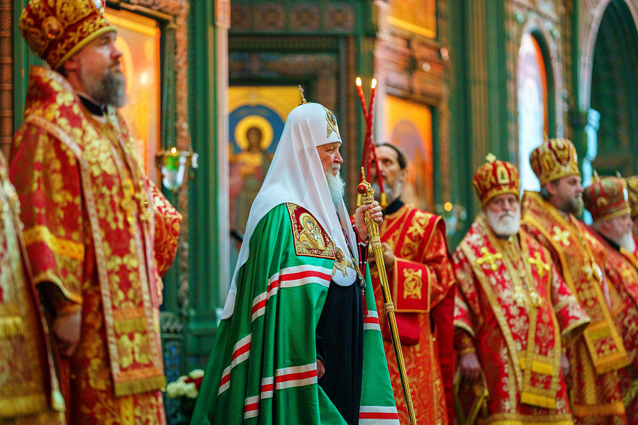 В день памяти великомученика Георгия Победоносца Предстоятель Русской Церкви совершил Литургию в главном храме Вооруженных сил России