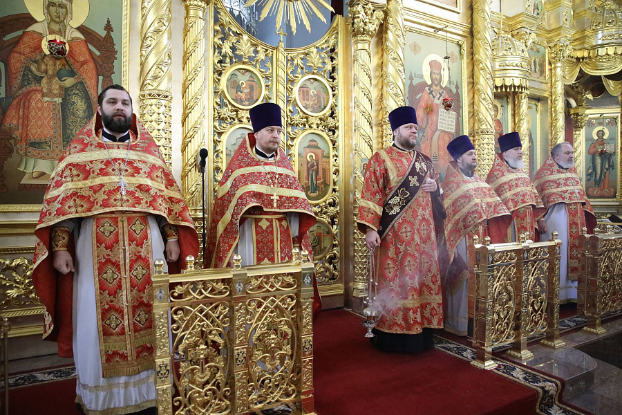 Божественная литургия в Георгиевском кафедральном соборе города Одинцово