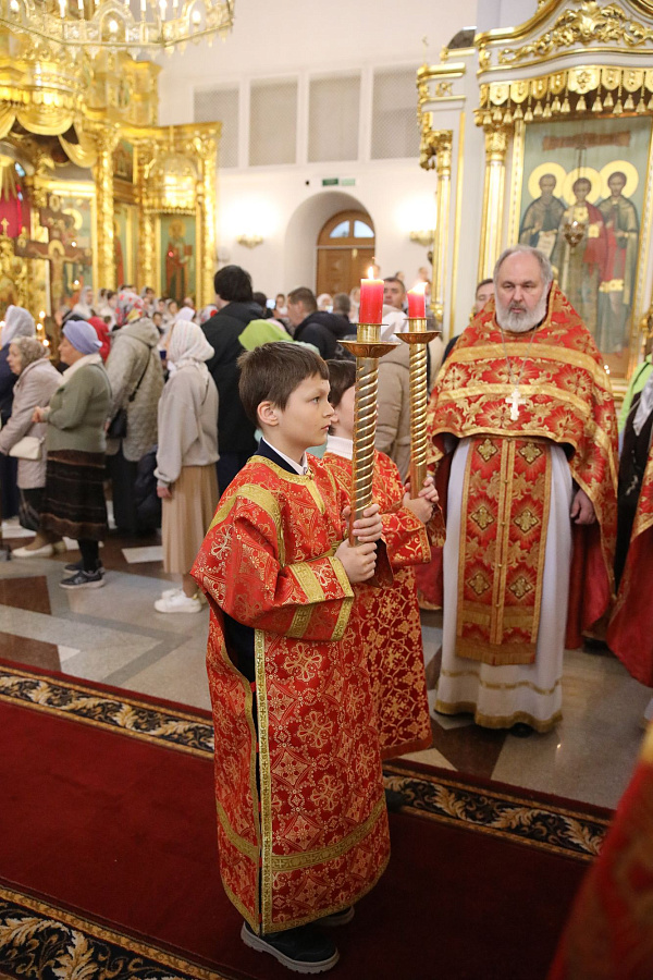 Архиерейское богослужение в Георгиевском кафедральном соборе города Одинцово