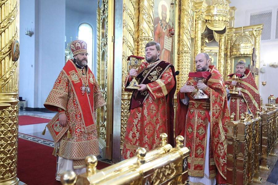Архиерейское богослужение в Георгиевском кафедральном соборе города Одинцово