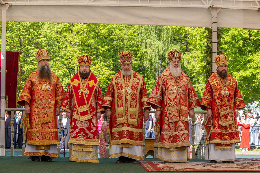 В праздник Собора новомучеников, в Бутове пострадавших, Патриарший наместник Московской митрополии возглавил Литургию на Бутовском полигоне