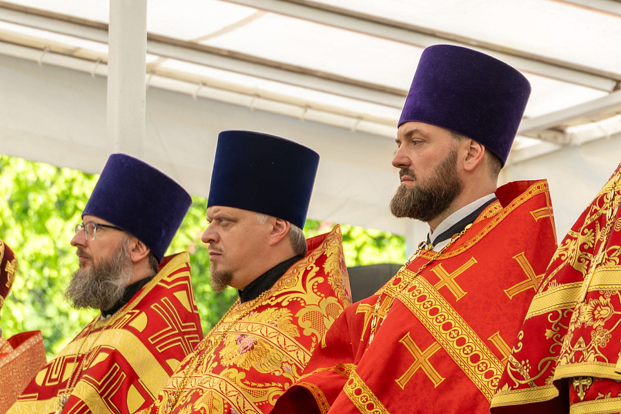 В праздник Собора новомучеников, в Бутове пострадавших, Патриарший наместник Московской митрополии возглавил Литургию на Бутовском полигоне