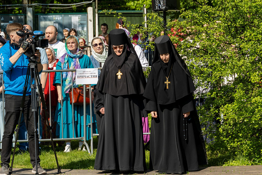 В праздник Собора новомучеников, в Бутове пострадавших, Патриарший наместник Московской митрополии возглавил Литургию на Бутовском полигоне
