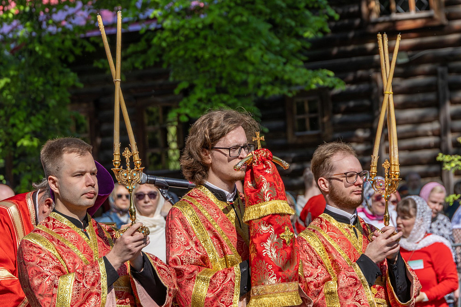 В праздник Собора новомучеников, в Бутове пострадавших, Патриарший наместник Московской митрополии возглавил Литургию на Бутовском полигоне