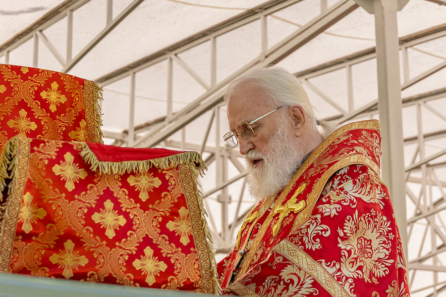 В праздник Собора новомучеников, в Бутове пострадавших, Патриарший наместник Московской митрополии возглавил Литургию на Бутовском полигоне