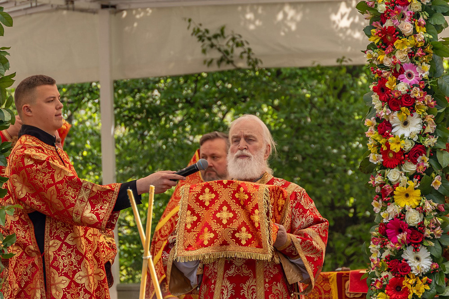 В праздник Собора новомучеников, в Бутове пострадавших, Патриарший наместник Московской митрополии возглавил Литургию на Бутовском полигоне