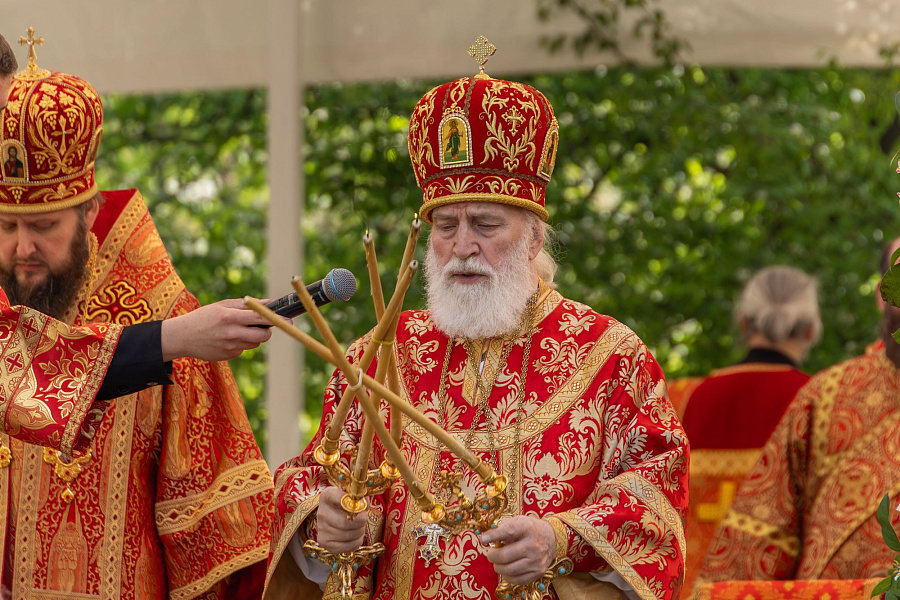 В праздник Собора новомучеников, в Бутове пострадавших, Патриарший наместник Московской митрополии возглавил Литургию на Бутовском полигоне