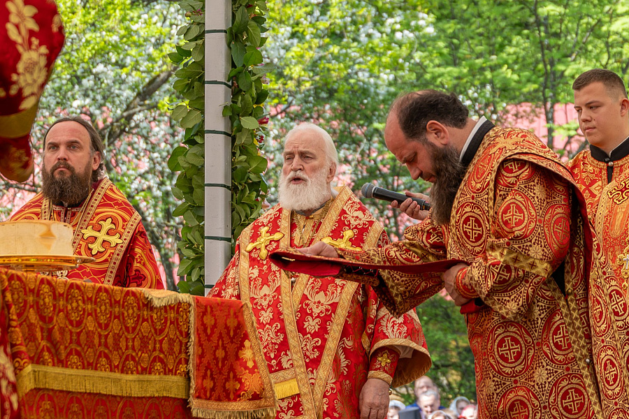 В праздник Собора новомучеников, в Бутове пострадавших, Патриарший наместник Московской митрополии возглавил Литургию на Бутовском полигоне