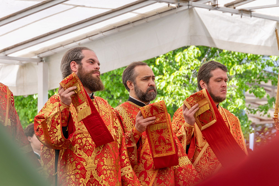 В праздник Собора новомучеников, в Бутове пострадавших, Патриарший наместник Московской митрополии возглавил Литургию на Бутовском полигоне