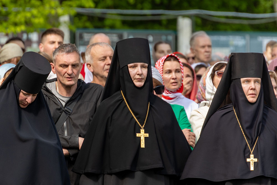 В праздник Собора новомучеников, в Бутове пострадавших, Патриарший наместник Московской митрополии возглавил Литургию на Бутовском полигоне
