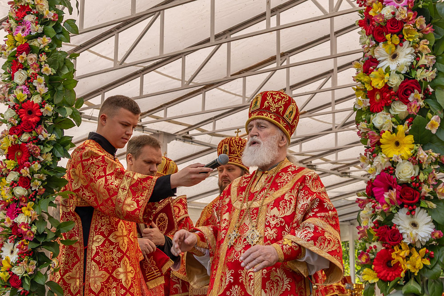 В праздник Собора новомучеников, в Бутове пострадавших, Патриарший наместник Московской митрополии возглавил Литургию на Бутовском полигоне
