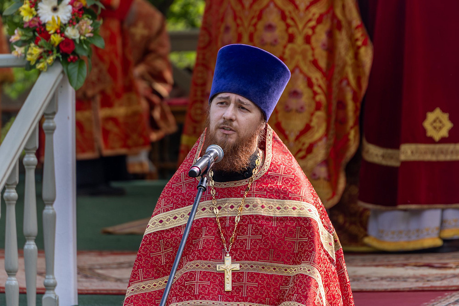 В праздник Собора новомучеников, в Бутове пострадавших, Патриарший наместник Московской митрополии возглавил Литургию на Бутовском полигоне