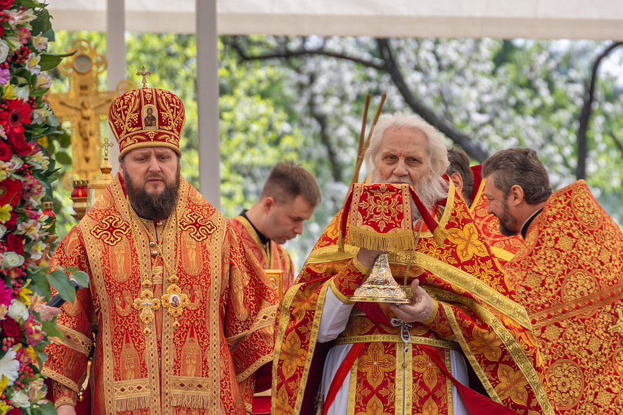 В праздник Собора новомучеников, в Бутове пострадавших, Патриарший наместник Московской митрополии возглавил Литургию на Бутовском полигоне