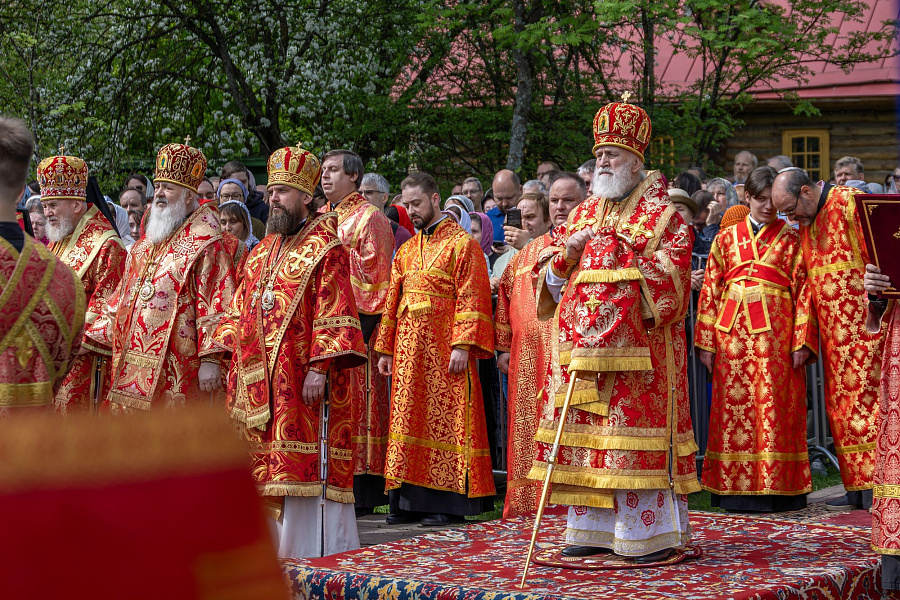 В праздник Собора новомучеников, в Бутове пострадавших, Патриарший наместник Московской митрополии возглавил Литургию на Бутовском полигоне