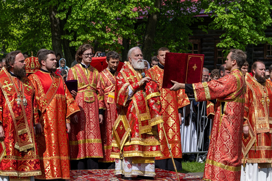 В праздник Собора новомучеников, в Бутове пострадавших, Патриарший наместник Московской митрополии возглавил Литургию на Бутовском полигоне