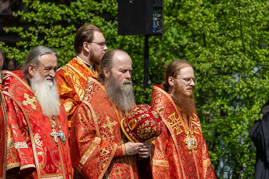 В праздник Собора новомучеников, в Бутове пострадавших, Патриарший наместник Московской митрополии возглавил Литургию на Бутовском полигоне