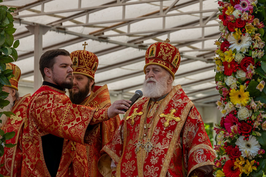 В праздник Собора новомучеников, в Бутове пострадавших, Патриарший наместник Московской митрополии возглавил Литургию на Бутовском полигоне