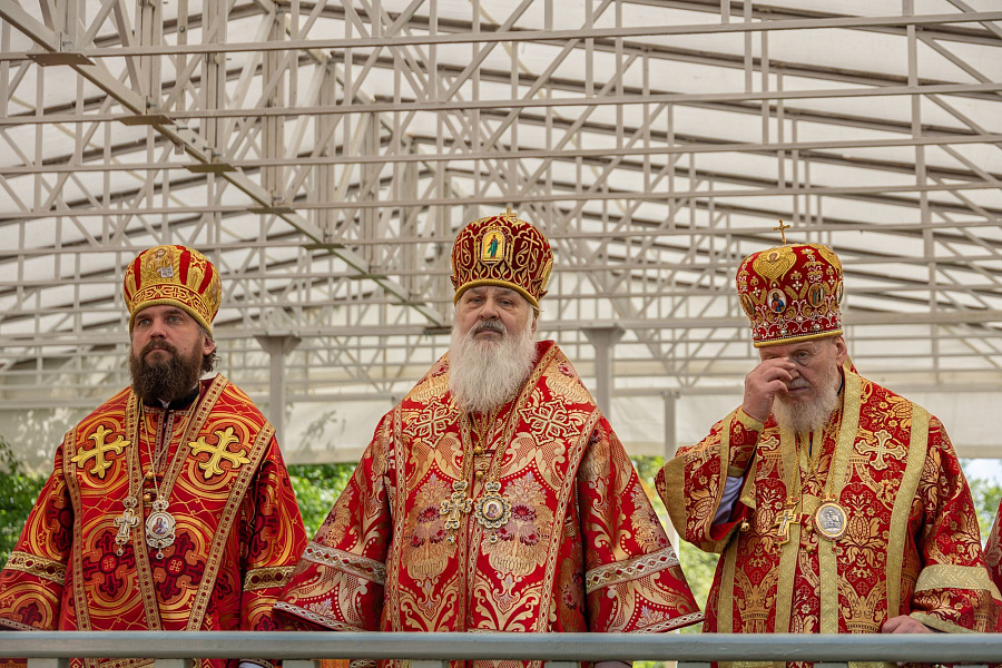 В праздник Собора новомучеников, в Бутове пострадавших, Патриарший наместник Московской митрополии возглавил Литургию на Бутовском полигоне