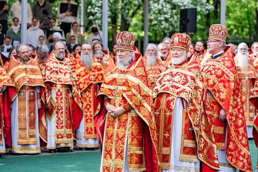 В праздник Собора новомучеников, в Бутове пострадавших, Патриарший наместник Московской митрополии возглавил Литургию на Бутовском полигоне