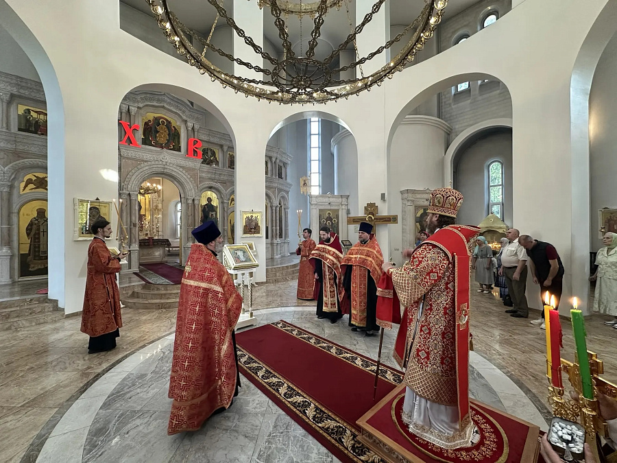 Архиерейское богослужение в Михаило-Архангельском храме г. Краснознаменск