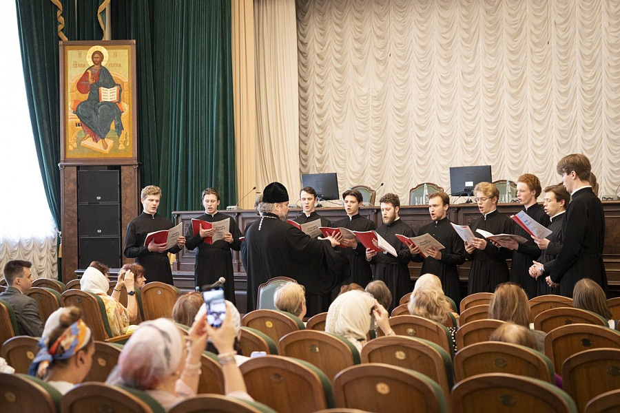 Епископ Сергиево-Посадский и Дмитровский Кирилл принял делегацию РАНХиГС в Троице-Сергиевой лавре