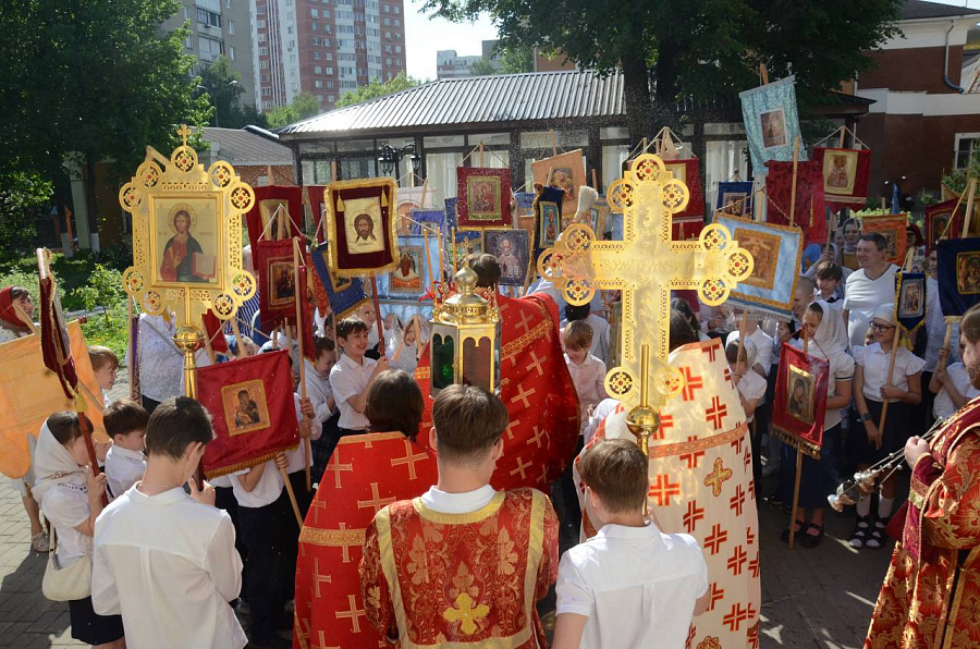 Архиерейское богослужение в Архиерейском подворье Гребневского храма города Одинцово