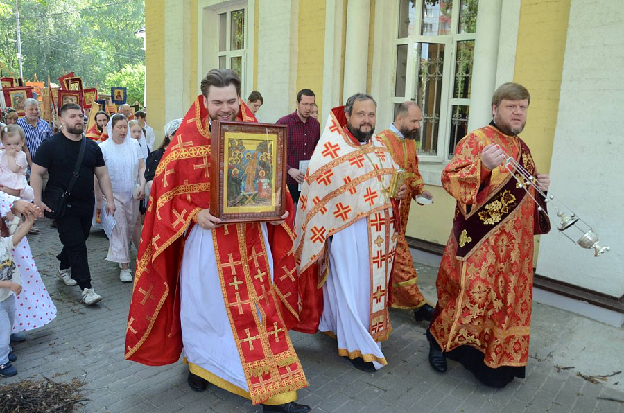 Архиерейское богослужение в Архиерейском подворье Гребневского храма города Одинцово