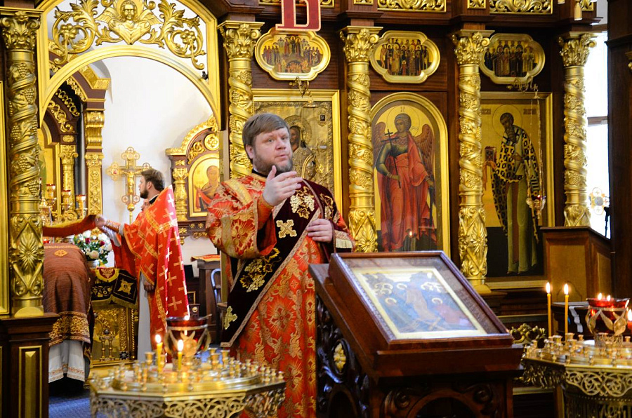 Архиерейское богослужение в Архиерейском подворье Гребневского храма города Одинцово