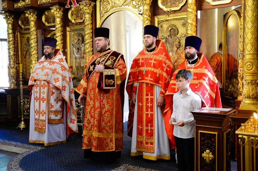 Архиерейское богослужение в Архиерейском подворье Гребневского храма города Одинцово