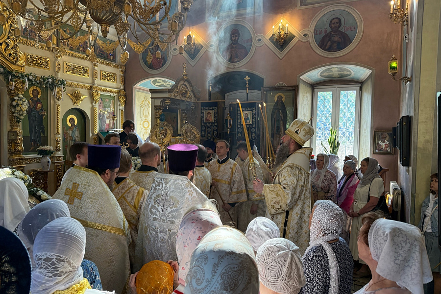 Архиерейское богослужение в Сретенском храме в Дмитрове