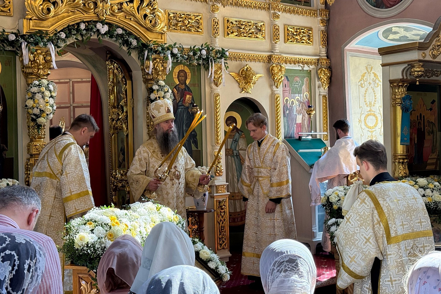 Архиерейское богослужение в Сретенском храме в Дмитрове