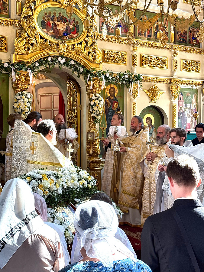 Архиерейское богослужение в Сретенском храме в Дмитрове