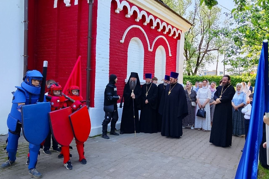 Архиерейское богослужение в Сретенском храме в Дмитрове