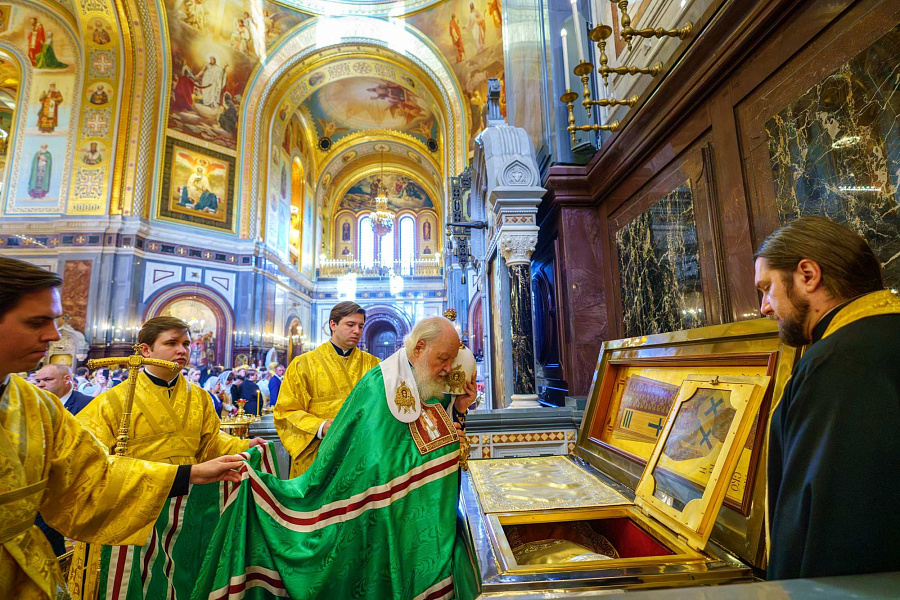 В день памяти равноапостольных Мефодия и Кирилла Предстоятель Русской Церкви совершил Литургию в Храме Христа Спасителя
