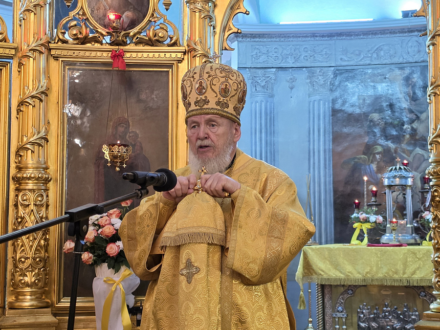 Архиерейское богослужение и первое собрание матушек в Лосино-Петровском благочинии