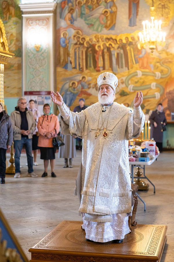 Троицкая родительская суббота в Тихвинском храме города Коломны