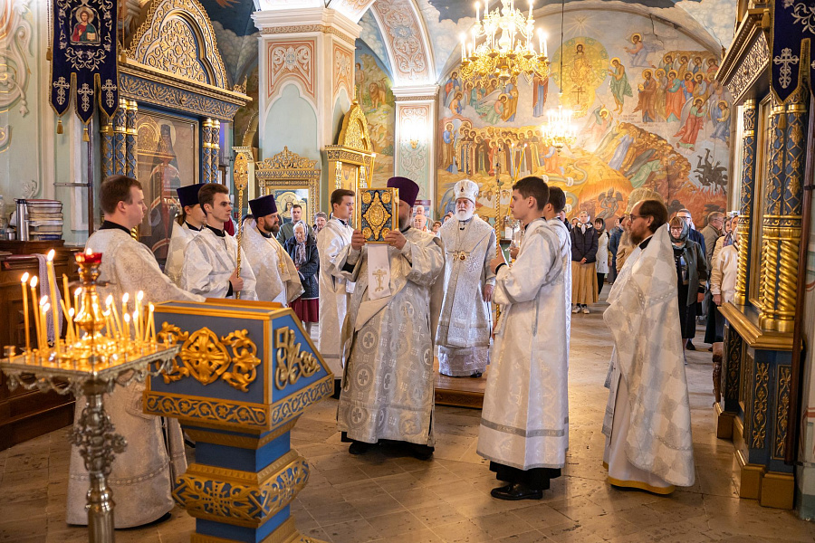 Троицкая родительская суббота в Тихвинском храме города Коломны