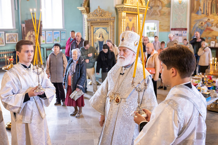 Троицкая родительская суббота в Тихвинском храме города Коломны