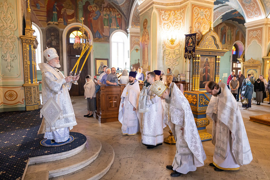 Троицкая родительская суббота в Тихвинском храме города Коломны