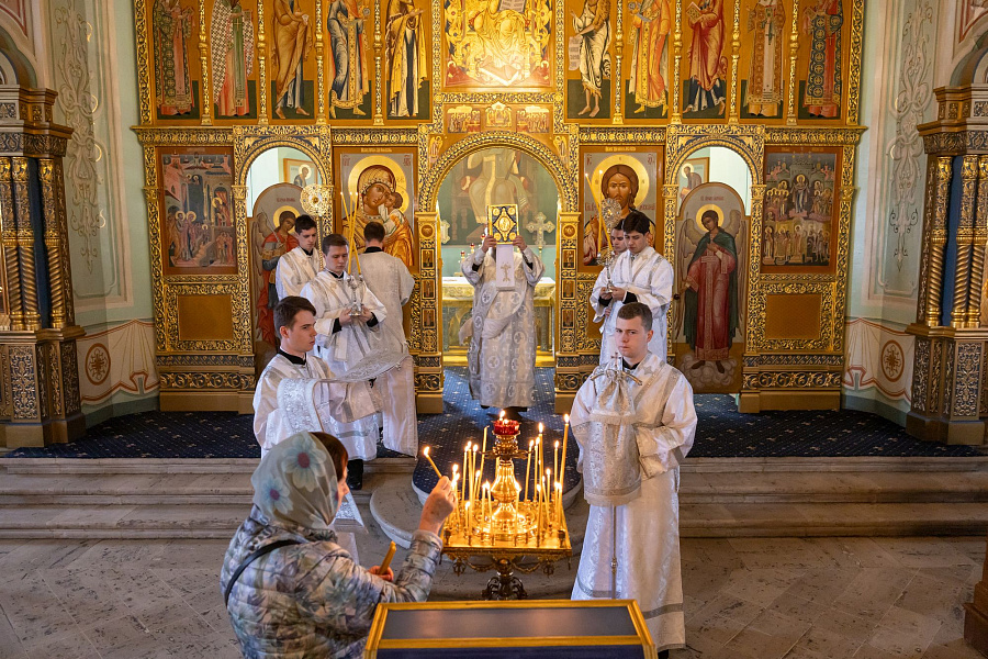 Троицкая родительская суббота в Тихвинском храме города Коломны