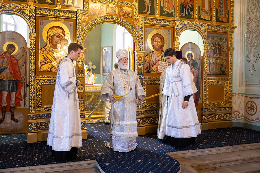Троицкая родительская суббота в Тихвинском храме города Коломны