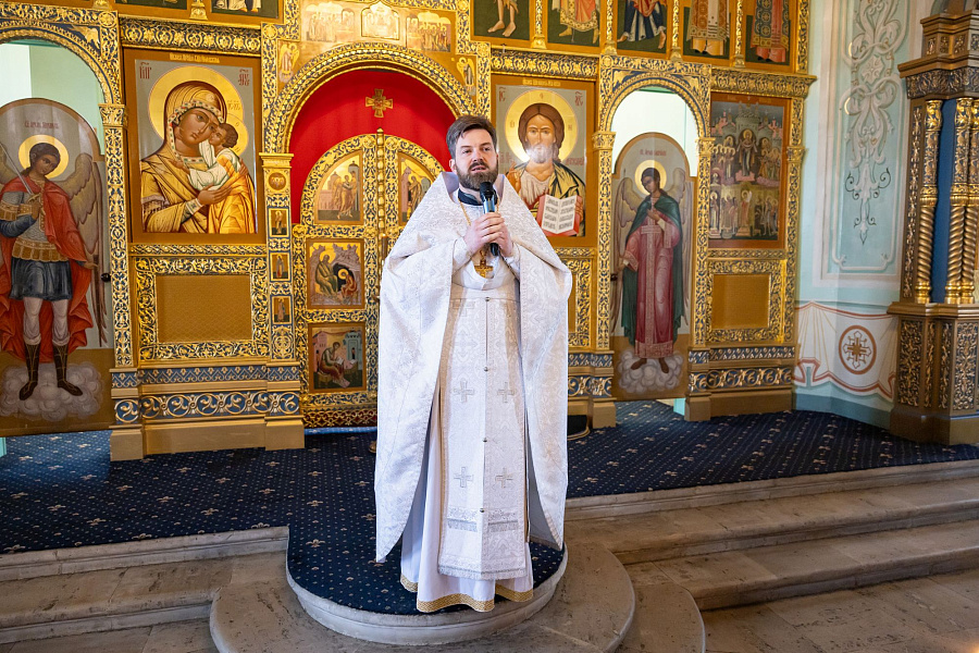 Троицкая родительская суббота в Тихвинском храме города Коломны