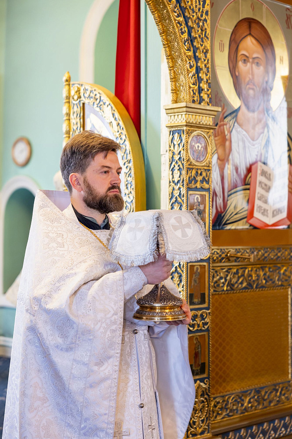 Троицкая родительская суббота в Тихвинском храме города Коломны