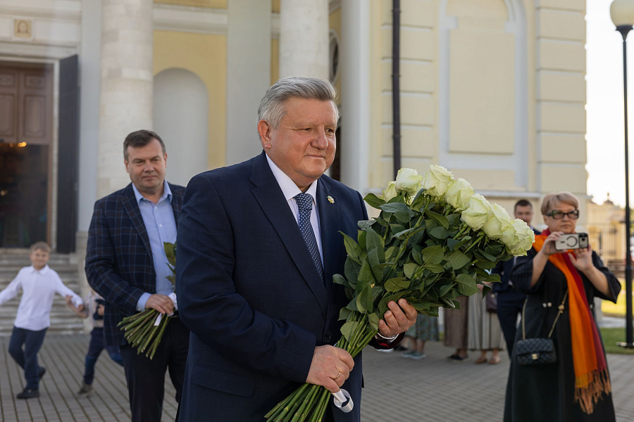 Архиерейское богослужение в Свято-Духовом храме села Шкинь Коломенского округа