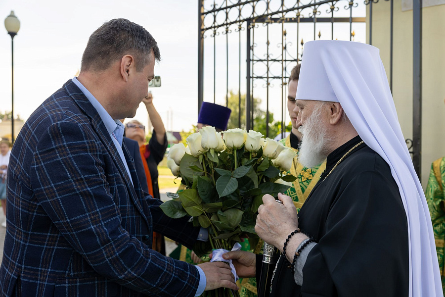 Архиерейское богослужение в Свято-Духовом храме села Шкинь Коломенского округа